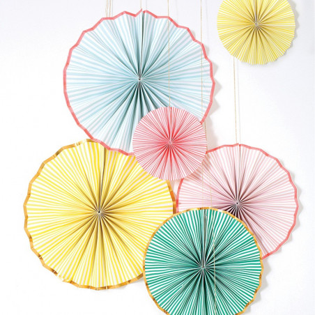 rosaces pastel à rayures meri meri décoration baptême mariage tendance