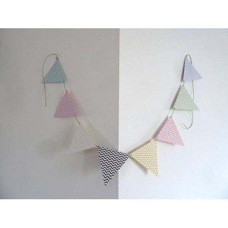 Guirlande fanion multicolore chevron décoration baptême fait main