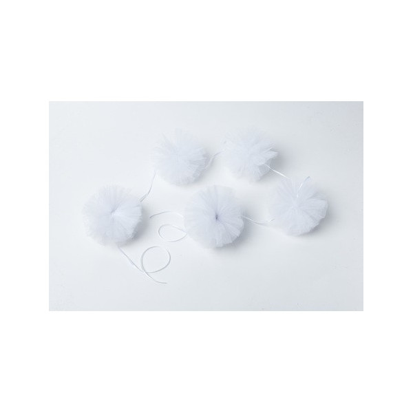 guirlande pompon tulle blanc decoration romantique mariage baptême fille garçon mixte