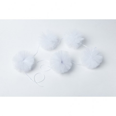 guirlande pompon tulle blanc decoration romantique mariage baptême fille garçon mixte