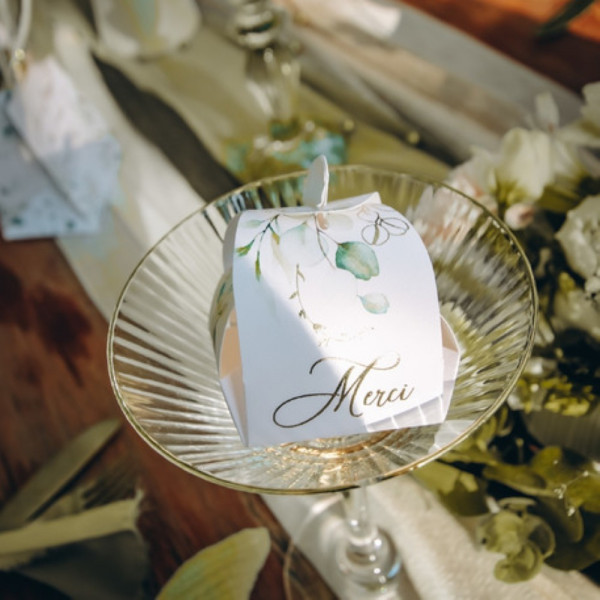 Boîte à dragées eucalyptus papier texturé aquarelle et doré