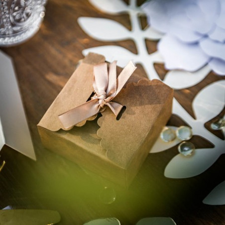 Boîte à dragées cube kraft, fleurs séchées, étiquette personnalisée, cadeau invités  anniversaire, baptême, mariage, communion c