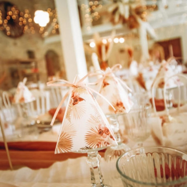 Boîte à dragées Contenants dragées mariage Tipi pyramide Coachella, Terracotta, Blush et Or pampa bohème hippie