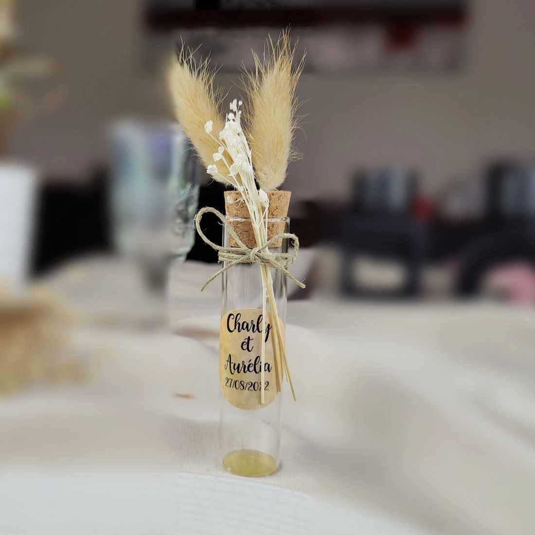 Tube en verre, contenant dragées + fleurs sechées, cadeau invités  personnalisé mariage , remerciement , baptême, communion champ