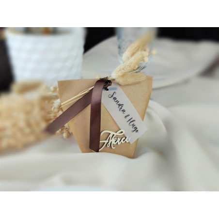 Boîte à dragées kraft, fleurs séchées, étiquette personnalisée, Merci en bois