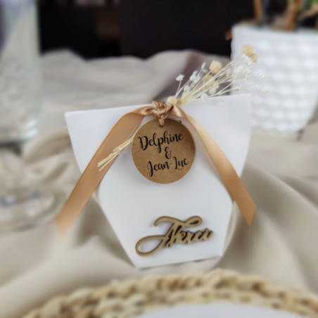 Boîte à dragées personnalisée   mariage, fleurs séchées, Merci en bois