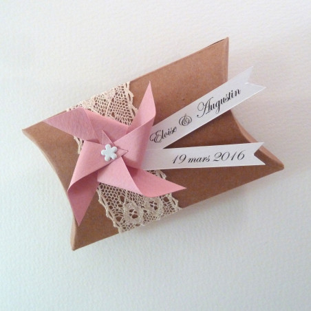 boite a dragees pillow kraft dentelle moulin a vent vieux rose mariage champetre