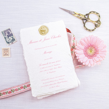 Faire part mariage élégant en papier chiffon coton bord déchirés rose cachet cire gold doré or