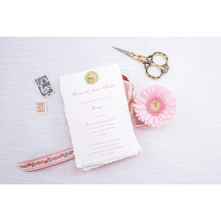 Faire part mariage élégant en papier chiffon coton bord déchirés rose cachet cire gold doré or