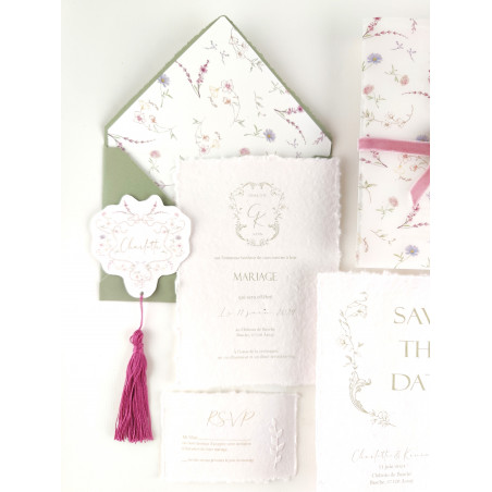 Faire part mariage fleuri liberty élégant avec pochette calque en papier chiffon coton artisanal bord déchirés ruban rose vert