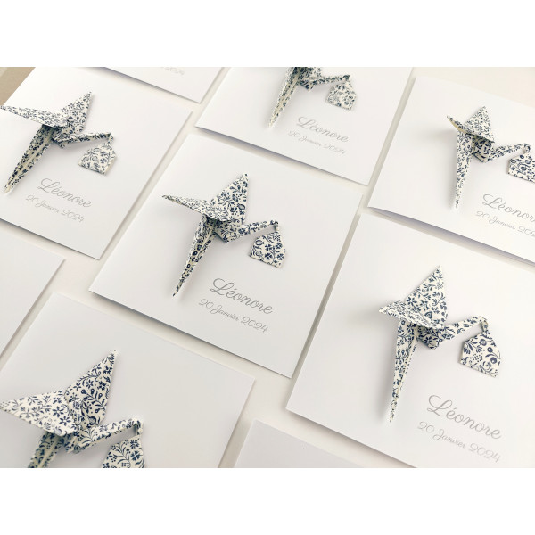 faire part de naissance fait main cigogne bleu motif fioritures papier artisanal italien