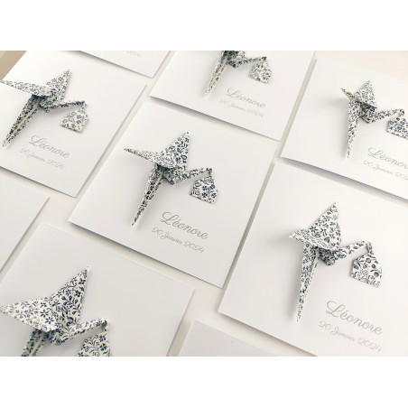 faire part de naissance fait main cigogne bleu motif fioritures papier artisanal italien