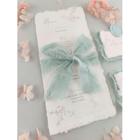 Menu mariage élégant et doux en papier chiffon coton bord déchirés calligraphie
