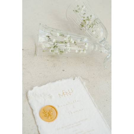 menu mariage haut de gamme doré fleur séchées  artisanal bord déchirés élégant cachet de cire gypsophile