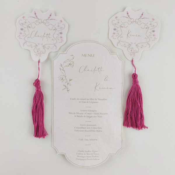 Menu mariage élégant en papier chiffon calligraphie