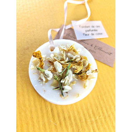 galet Fondant en pétales de fleurs jaune cire de soja cadeau invités