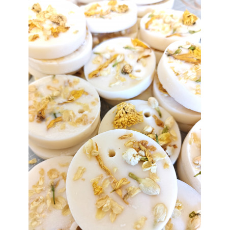 galet Fondant en pétales de fleurs jaune cire de soja cadeau invités