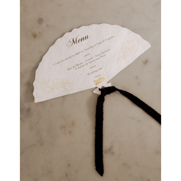 Menu mariage éventail élégant en papier chiffon calligraphie artisanal fait main