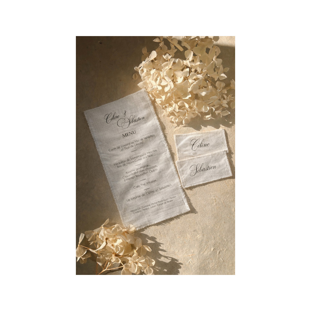 Menu mariage en tissu coton élégant bord déchirés calligraphie