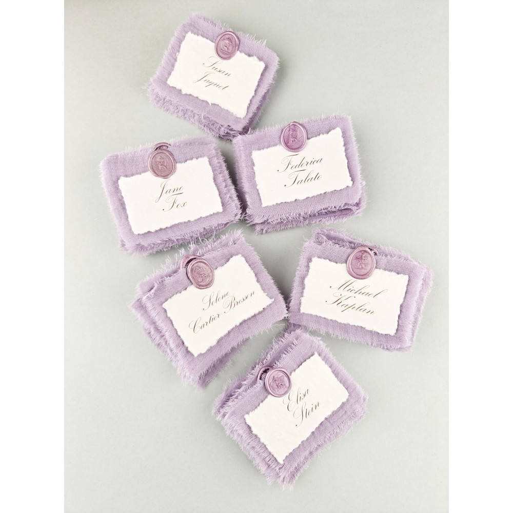marque place mariage romantique doux en papier coton chiffon bord déchirés artisanal lavande lilas violet