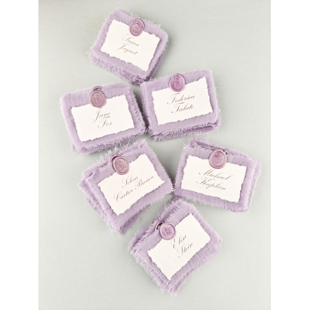 marque place mariage romantique doux en papier coton chiffon bord déchirés artisanal lavande lilas violet