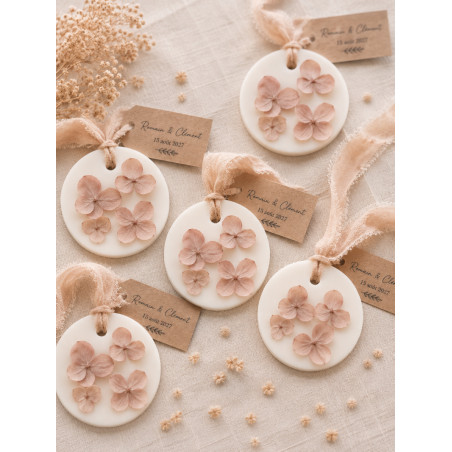 galet Fondant en pétales de fleurs hortensia beige vieux rose cire de soja cadeau invités mariage baptême communion