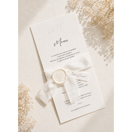menu de mariage blanc relief gaufrage ruban en soie papier texturé élégant