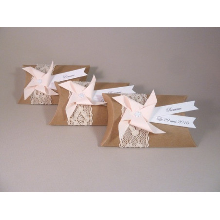 boite a dragees kraft dentelle moulin a vent rose pale mariage champetre