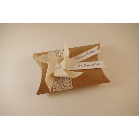 boite a dragees kraft dentelle-moulin a vent beige bapteme mariage