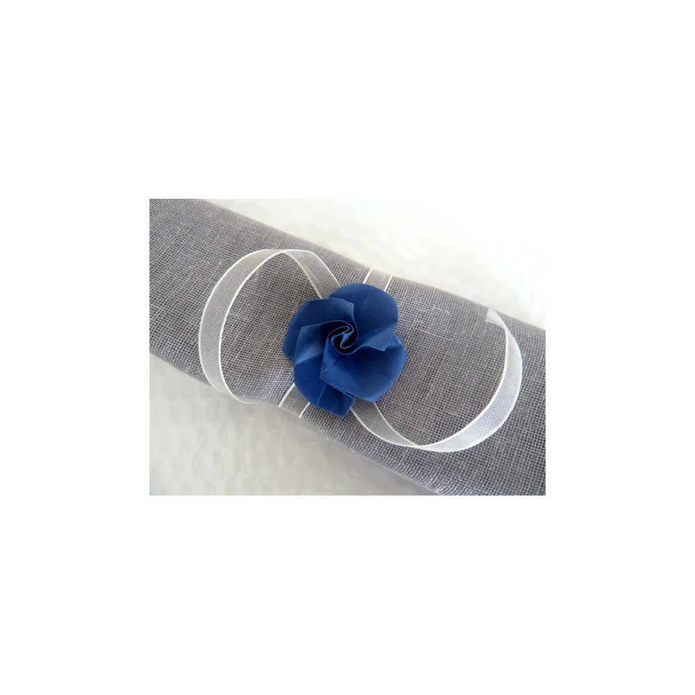 rond-de-serviette-marque-place-pour-mariage-en-origami-rose-bleue-en-papier-ruban-organza-ivoire