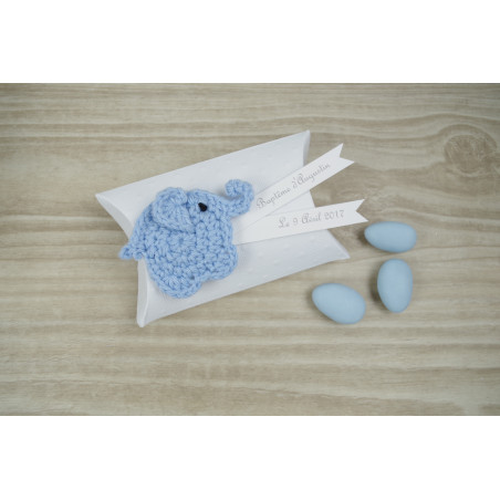 boite-a-dragees-fait-main-coussin-elephant-bleu-en-crochet-cadeau-de-remerciement-invites-bapteme-garcon