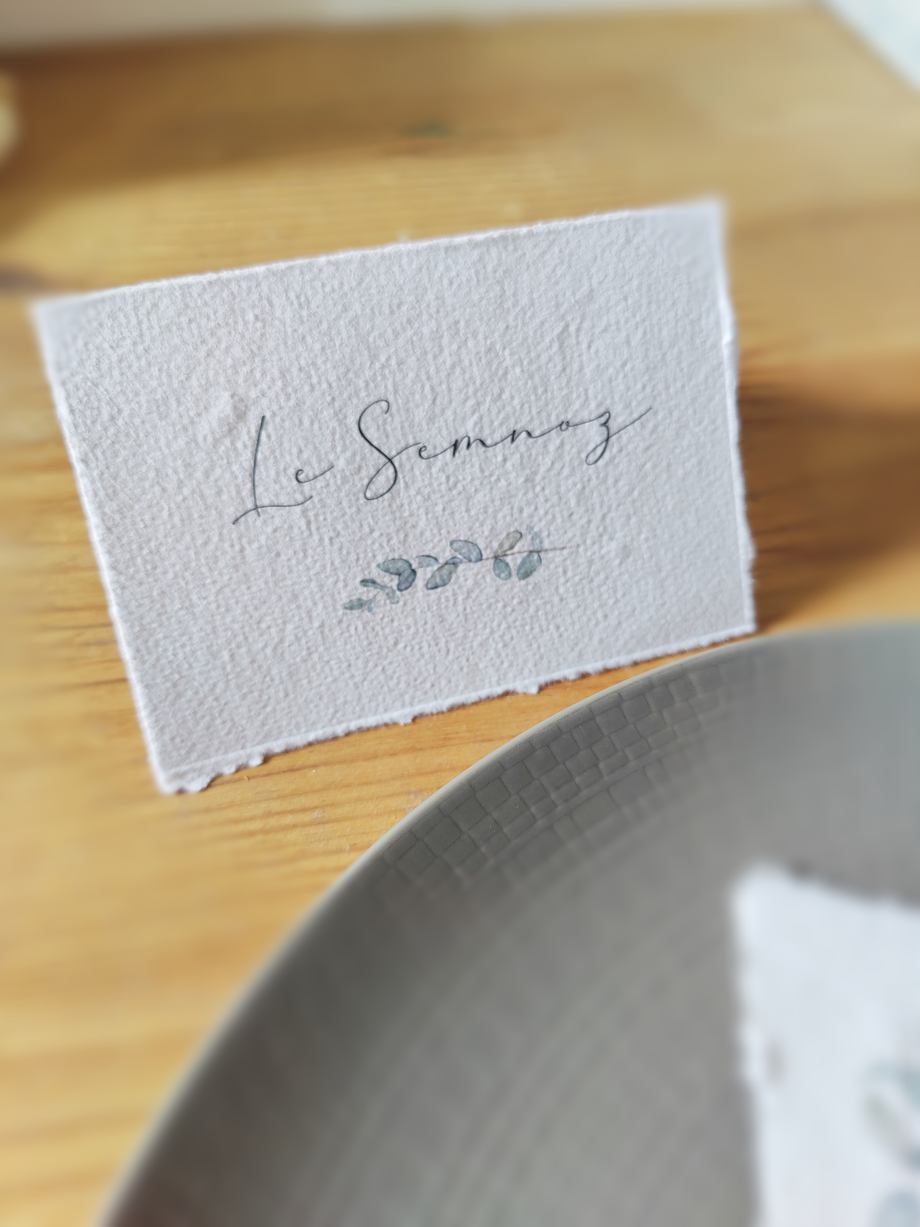 nom de table mariage en papier fait main coton chiffon eucalyptus