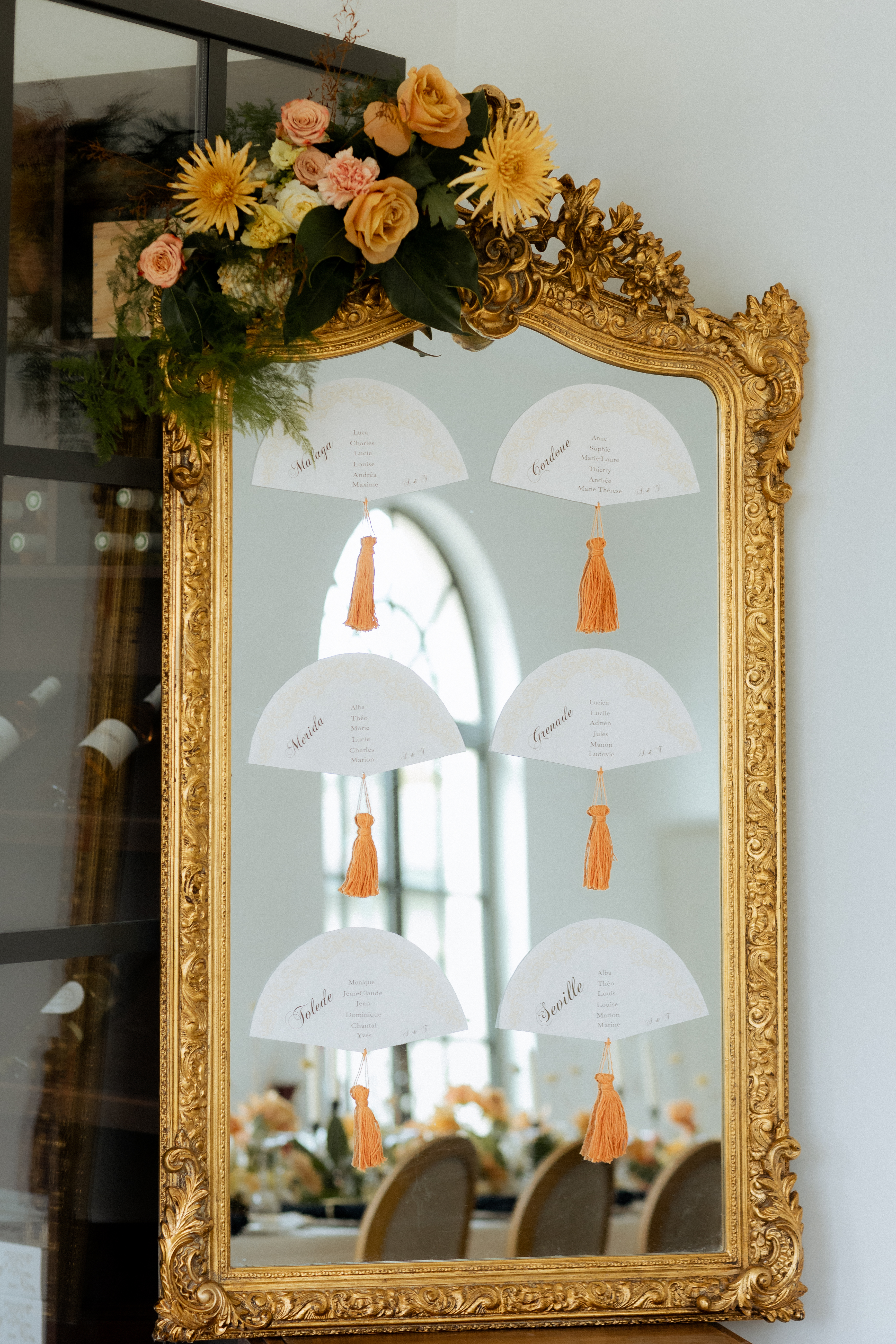 Plan de table de mariage élégante artisanale papier coton pompon orange