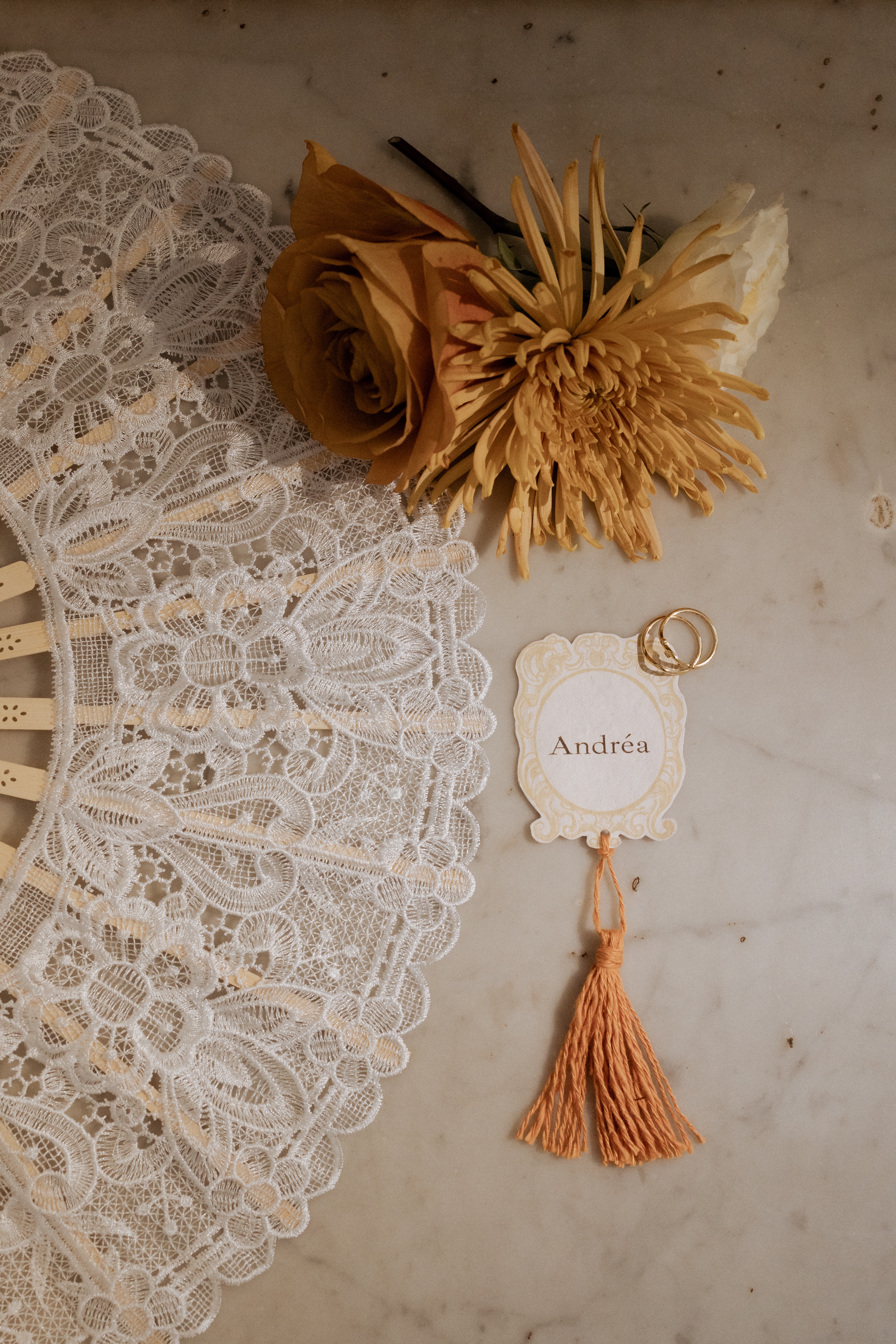 marque place de mariage élégante artisanale papier coton orange automne pompon